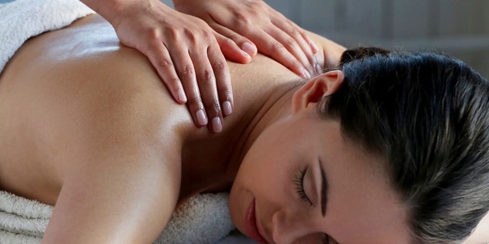 Ayurvedic Oil Massage Therapy for Rejuvenation